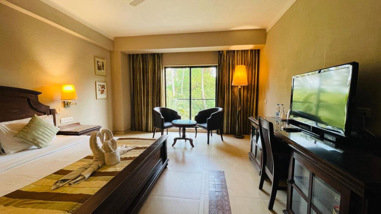 فندق Neelam The Glitz كالانغيُت المظهر الخارجي الصورة