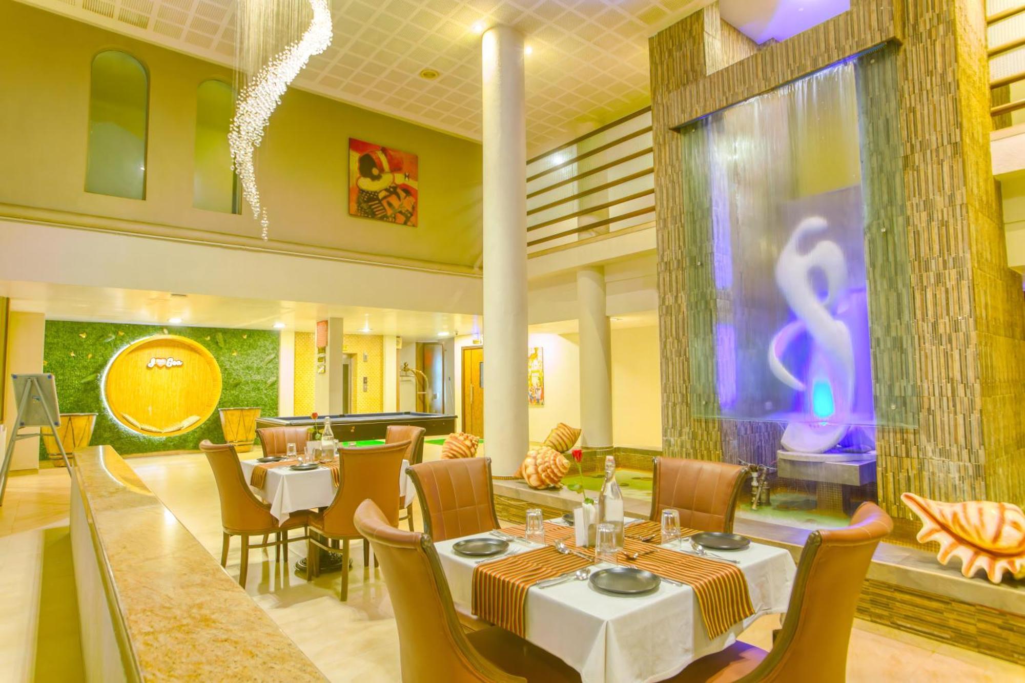فندق Neelam The Glitz كالانغيُت المظهر الخارجي الصورة